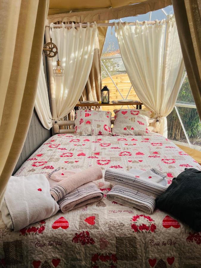 Отель La Bulle Des Coucous Сент-Илер-де-Рье Экстерьер фото